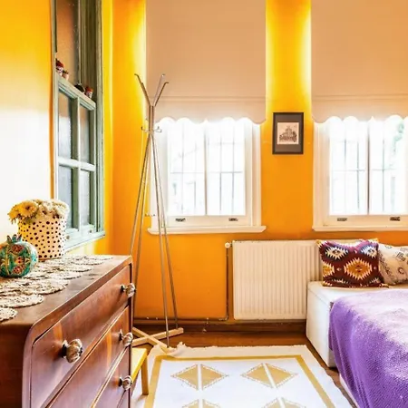 Historic Balat 2bd2bath House! #388 * イスタンブール