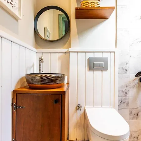 Historic Balat 2bd2bath House! #388 * イスタンブール