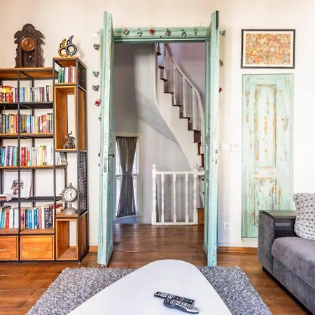 Historic Balat 2bd2bath House! #388 * Istanbul