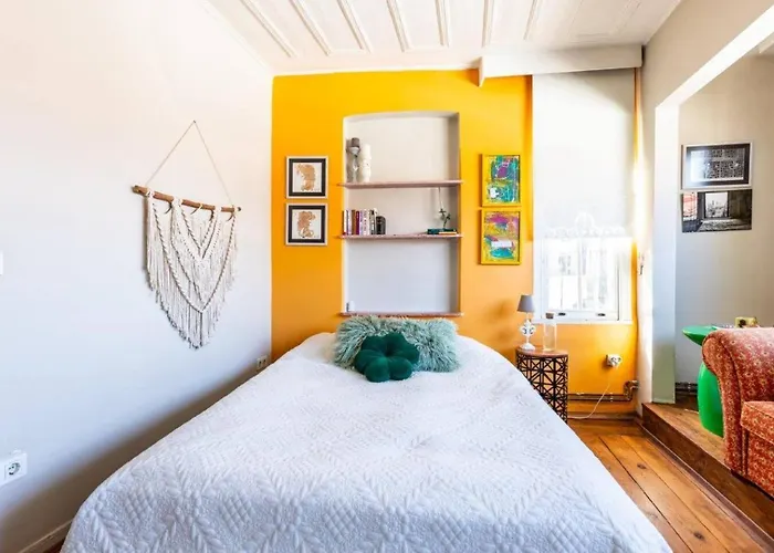 Historic Balat 2bd2bath House! #388 Дом отдыха Стамбул