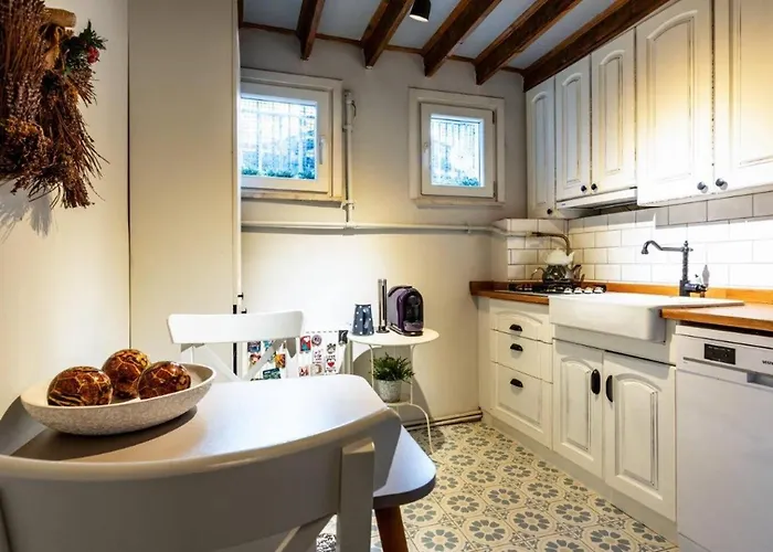 Prázdninový dům Historic Balat 2bd2bath House! #388 *